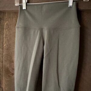 Alo Yoga Olive Airlift Leggings, Size XS